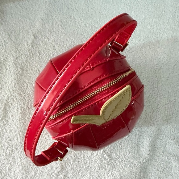 Disney | Snow White Apple Purse - Picture 8 of 15